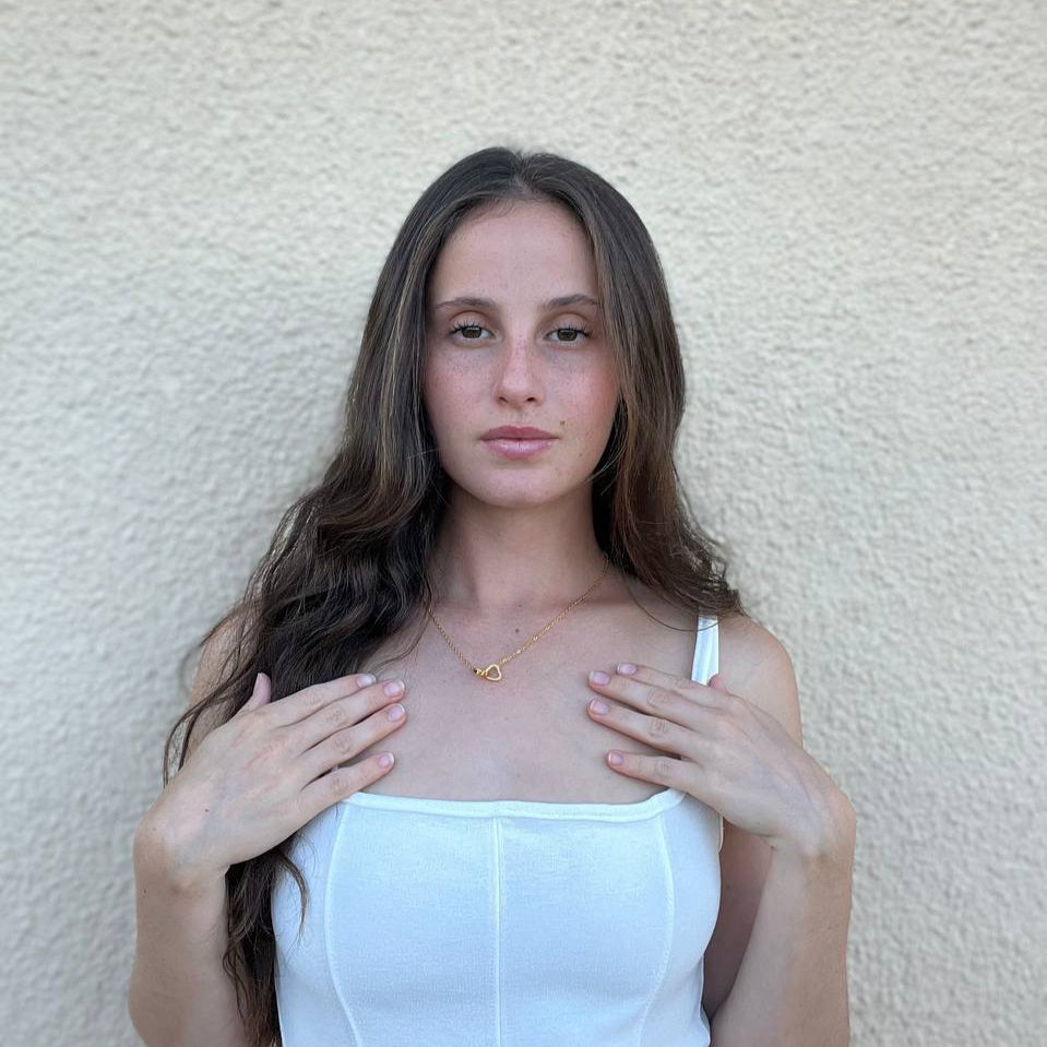 صندوق الوردة الأبدية مع قلادة محفورة