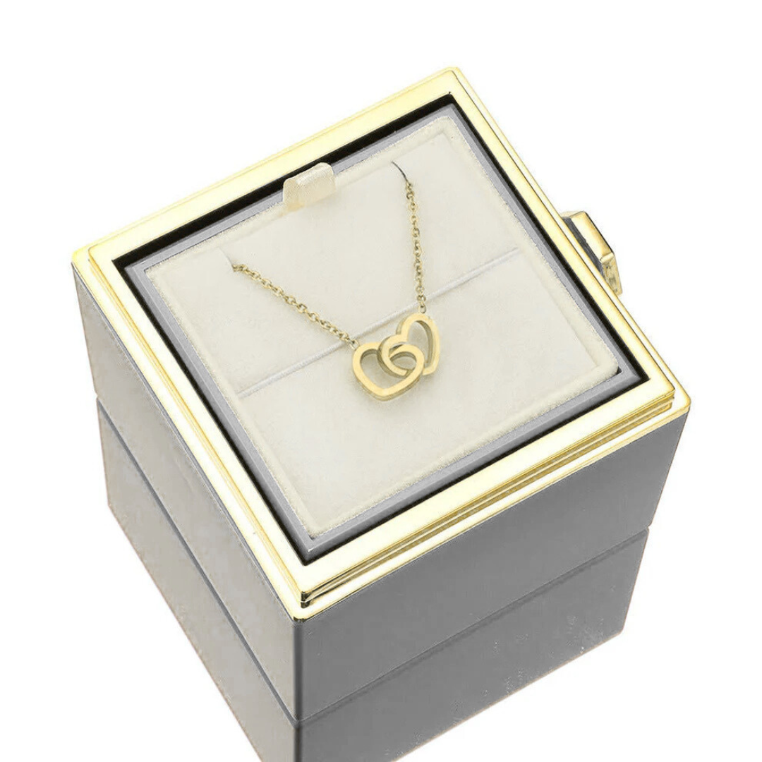 صندوق الوردة الأبدية مع قلادة محفورة